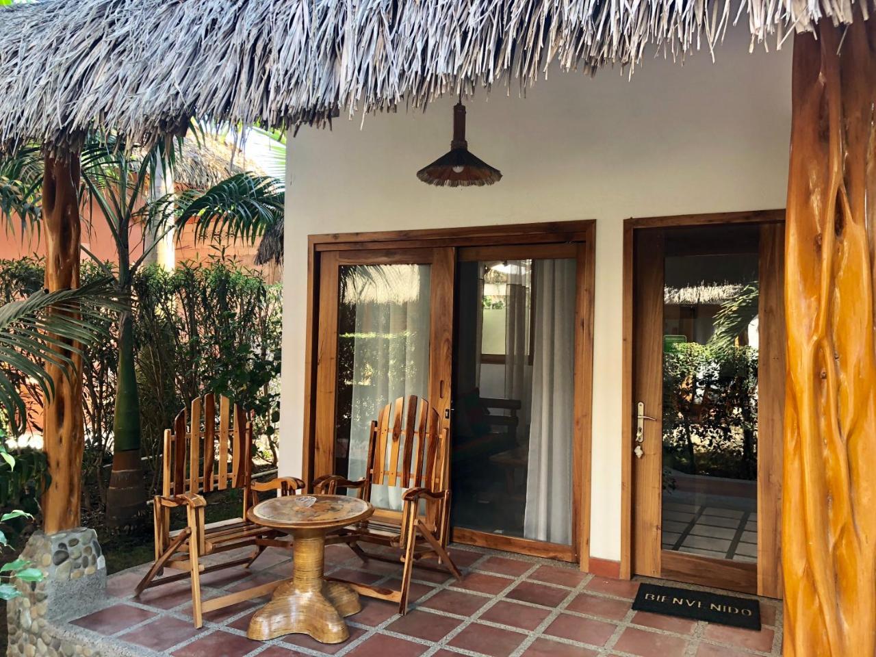 Nautilus Lodge Puerto Lopez Exterior photo